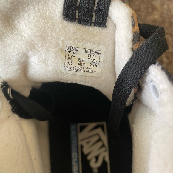 Custom MTE high top Vans - Picture 5 of 5